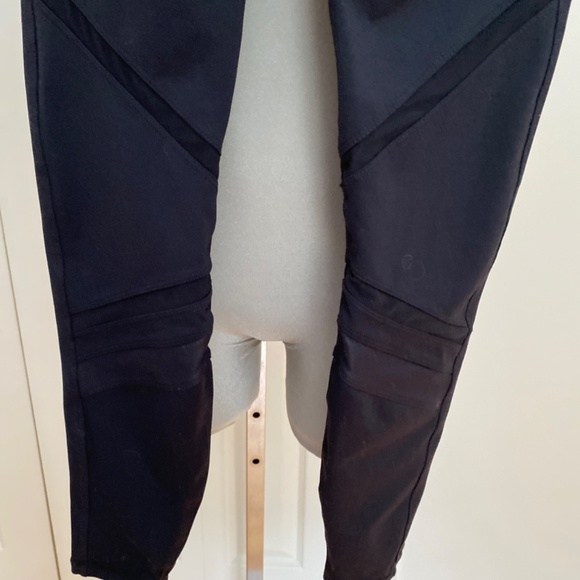 Kendall & Kylie Activewear Bottoms - Picture 8 of 14